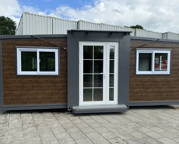 Tiny House avec Deux Chambres et Cuisine 2024